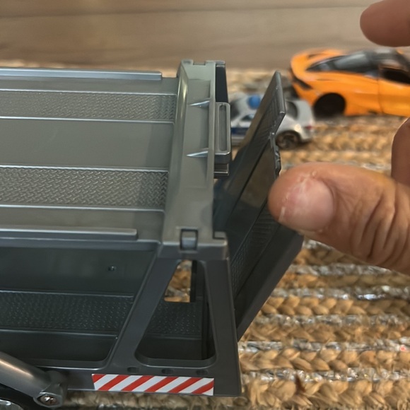 Tow truck has-been used still good condition and functional - Picture 6 of 10